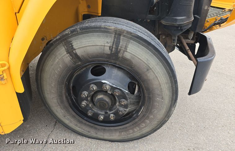 image for item DQ4402 2004 Freightliner  Thomas Built school bus