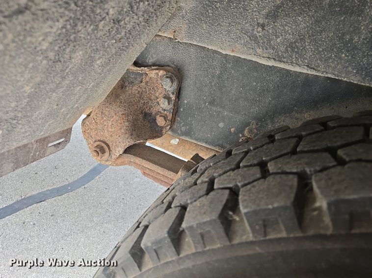 image for item DQ4402 2004 Freightliner  Thomas Built school bus