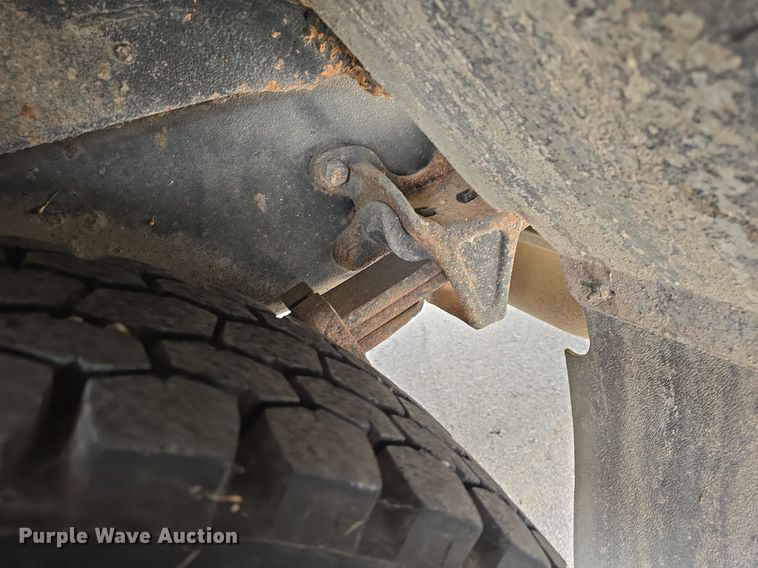 image for item DQ4402 2004 Freightliner  Thomas Built school bus