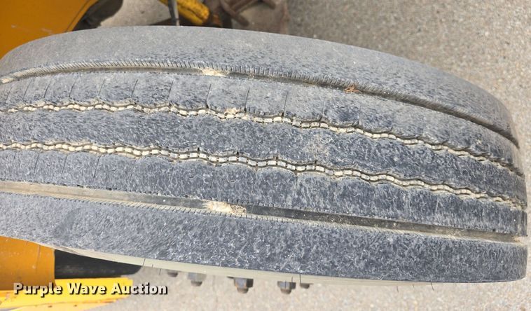 image for item DQ4402 2004 Freightliner  Thomas Built school bus