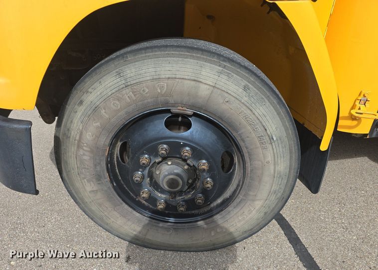 image for item DQ4402 2004 Freightliner  Thomas Built school bus