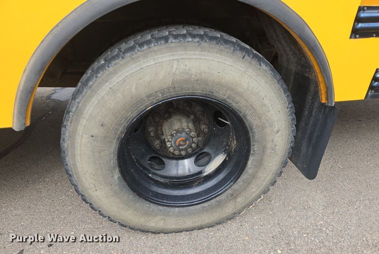 image for item DQ4402 2004 Freightliner  Thomas Built school bus