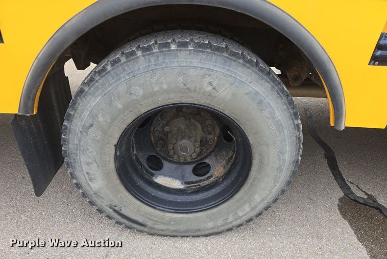 image for item DQ4402 2004 Freightliner  Thomas Built school bus