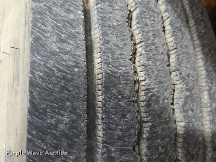 image for item DQ4402 2004 Freightliner  Thomas Built school bus