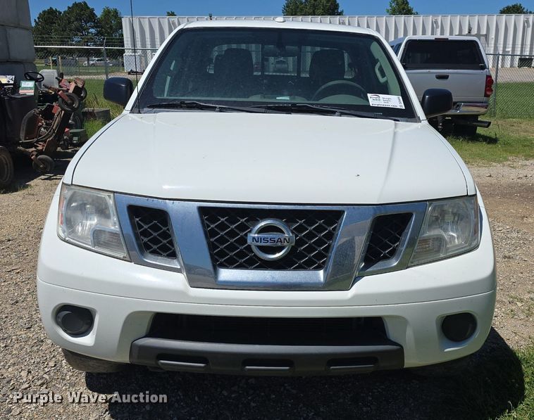 image for item DQ4406 2016 Nissan Frontier SV Crew Cab pickup truck