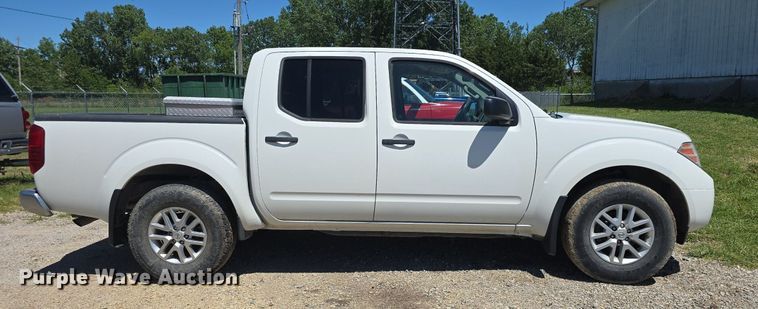 image for item DQ4406 2016 Nissan Frontier SV Crew Cab pickup truck