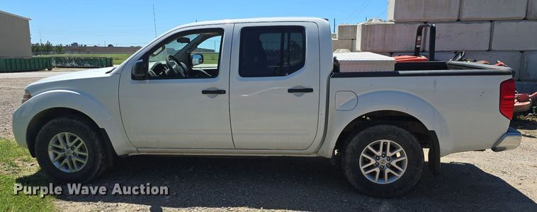 image for item DQ4406 2016 Nissan Frontier SV Crew Cab pickup truck