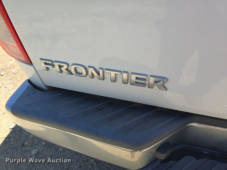 image for item DQ4406 2016 Nissan Frontier SV Crew Cab pickup truck