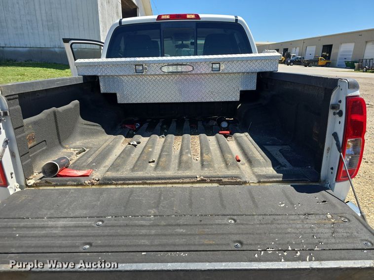 image for item DQ4406 2016 Nissan Frontier SV Crew Cab pickup truck