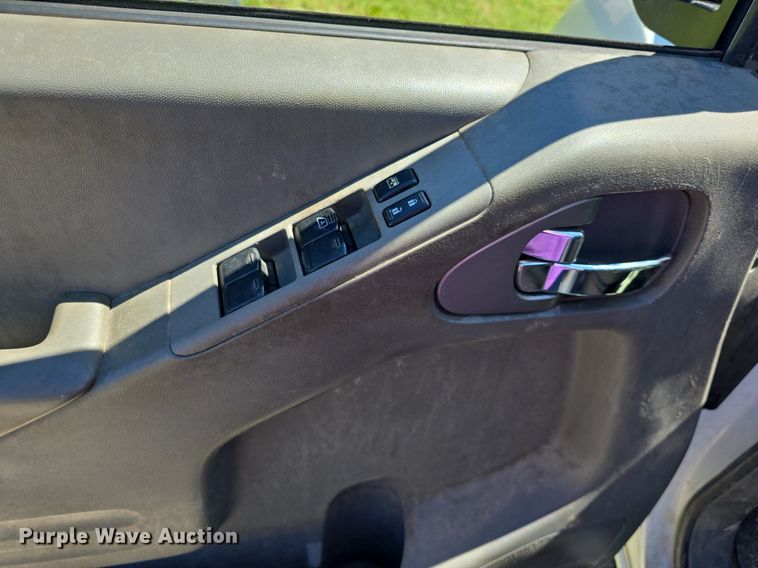 image for item DQ4406 2016 Nissan Frontier SV Crew Cab pickup truck