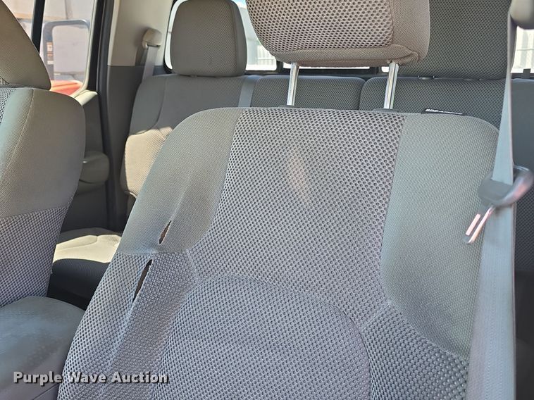 image for item DQ4406 2016 Nissan Frontier SV Crew Cab pickup truck