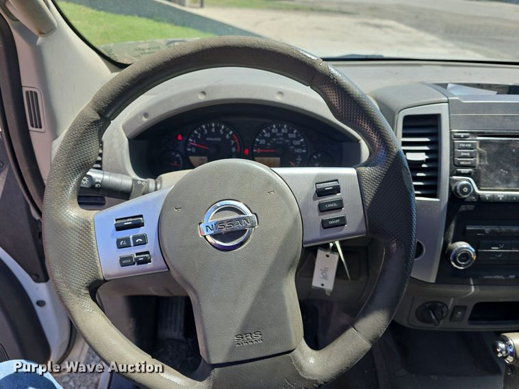 image for item DQ4406 2016 Nissan Frontier SV Crew Cab pickup truck