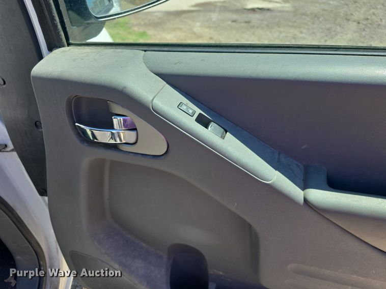 image for item DQ4406 2016 Nissan Frontier SV Crew Cab pickup truck