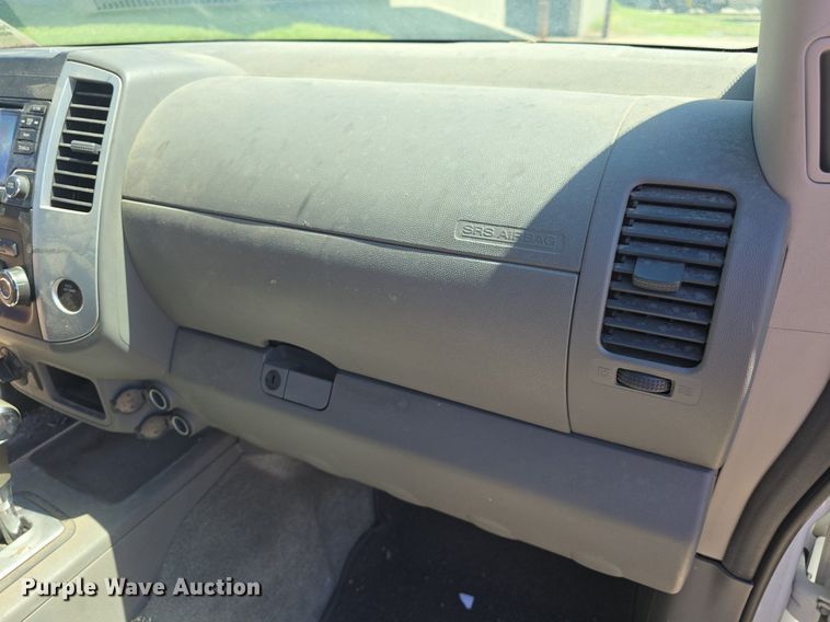 image for item DQ4406 2016 Nissan Frontier SV Crew Cab pickup truck