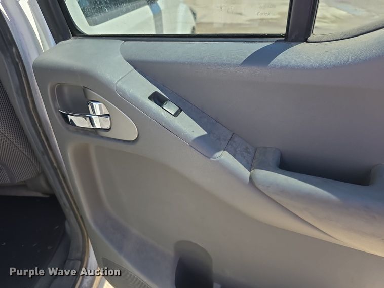 image for item DQ4406 2016 Nissan Frontier SV Crew Cab pickup truck