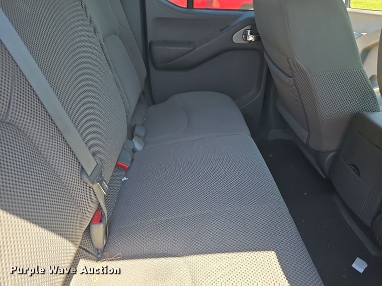 image for item DQ4406 2016 Nissan Frontier SV Crew Cab pickup truck