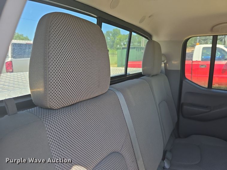 image for item DQ4406 2016 Nissan Frontier SV Crew Cab pickup truck