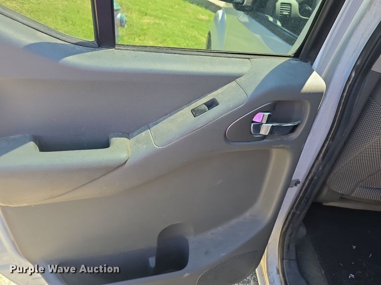 image for item DQ4406 2016 Nissan Frontier SV Crew Cab pickup truck