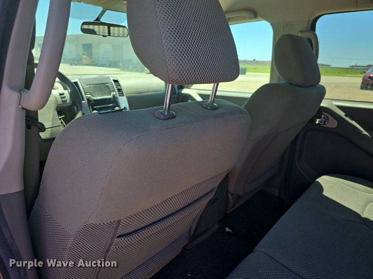 image for item DQ4406 2016 Nissan Frontier SV Crew Cab pickup truck