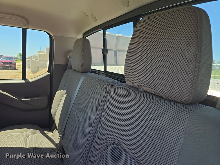 image for item DQ4406 2016 Nissan Frontier SV Crew Cab pickup truck