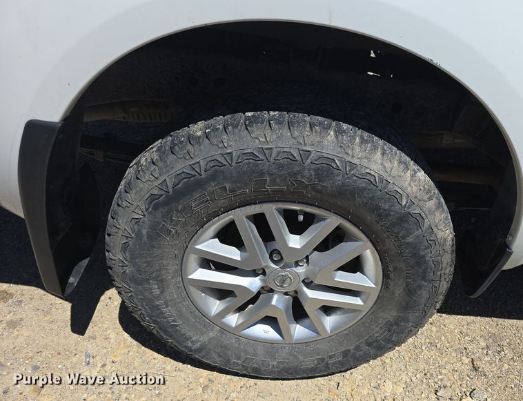 image for item DQ4406 2016 Nissan Frontier SV Crew Cab pickup truck