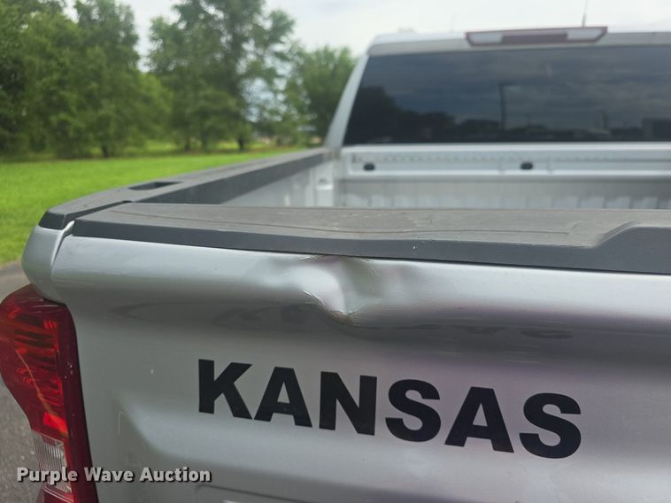 image for item DQ4413 2019 Chevrolet Silverado 1500 Crew Cab pickup truck