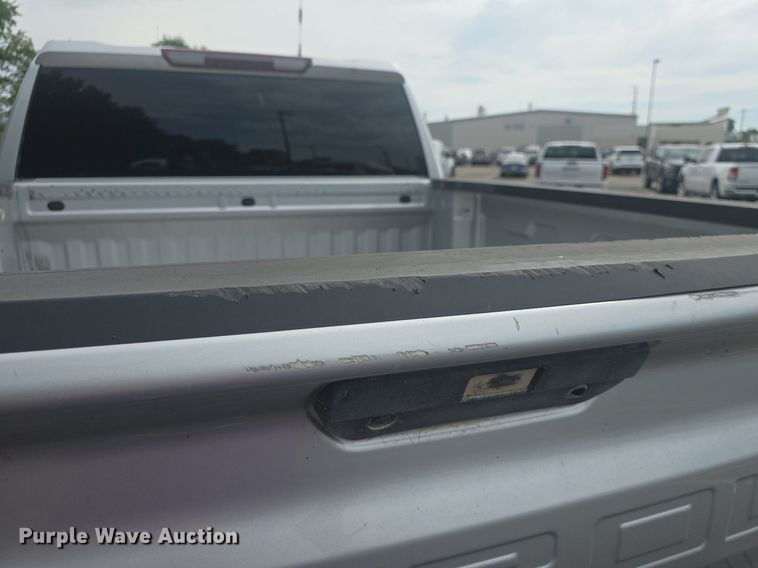 image for item DQ4413 2019 Chevrolet Silverado 1500 Crew Cab pickup truck