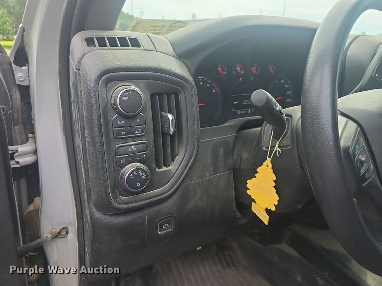 image for item DQ4413 2019 Chevrolet Silverado 1500 Crew Cab pickup truck