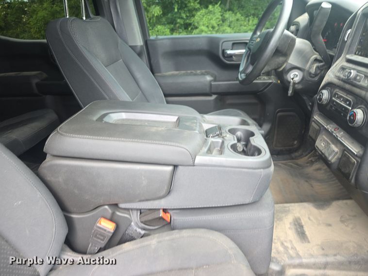 image for item DQ4413 2019 Chevrolet Silverado 1500 Crew Cab pickup truck