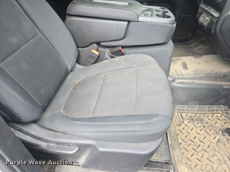 image for item DQ4413 2019 Chevrolet Silverado 1500 Crew Cab pickup truck