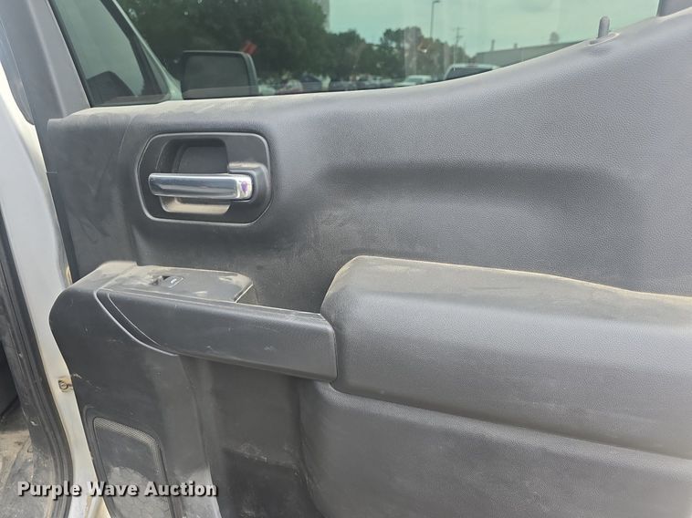 image for item DQ4413 2019 Chevrolet Silverado 1500 Crew Cab pickup truck