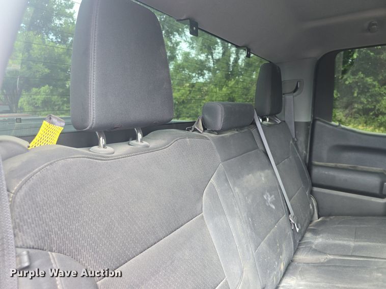 image for item DQ4413 2019 Chevrolet Silverado 1500 Crew Cab pickup truck