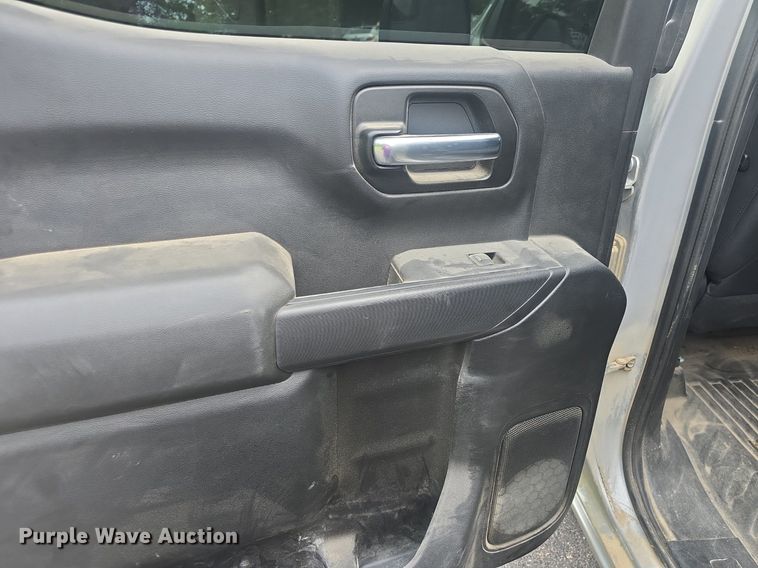 image for item DQ4413 2019 Chevrolet Silverado 1500 Crew Cab pickup truck