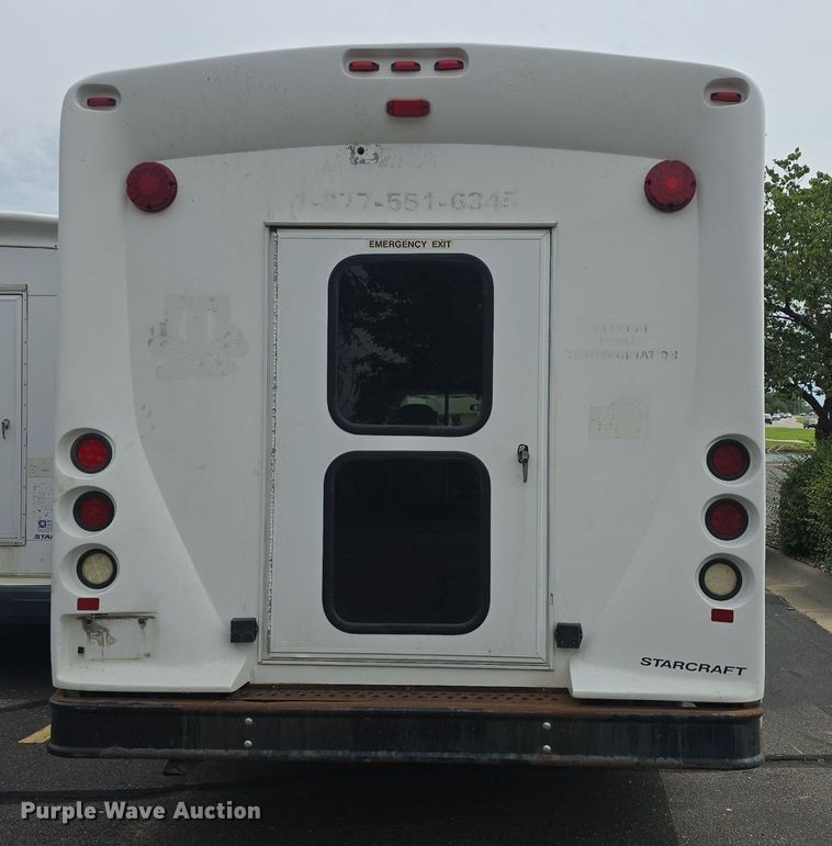 image for item DQ4414 2013 Ford E450 Super Duty  shuttle bus