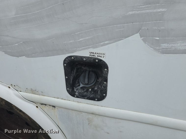 image for item DQ4414 2013 Ford E450 Super Duty  shuttle bus