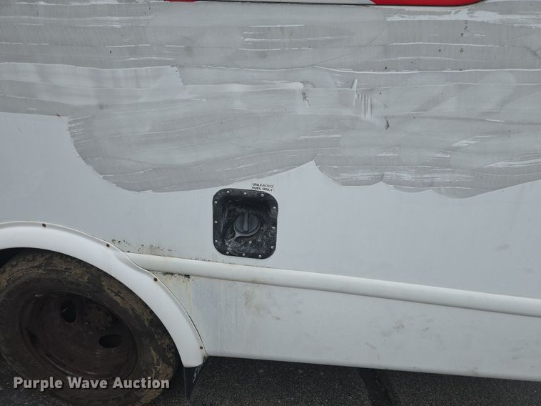 image for item DQ4414 2013 Ford E450 Super Duty  shuttle bus