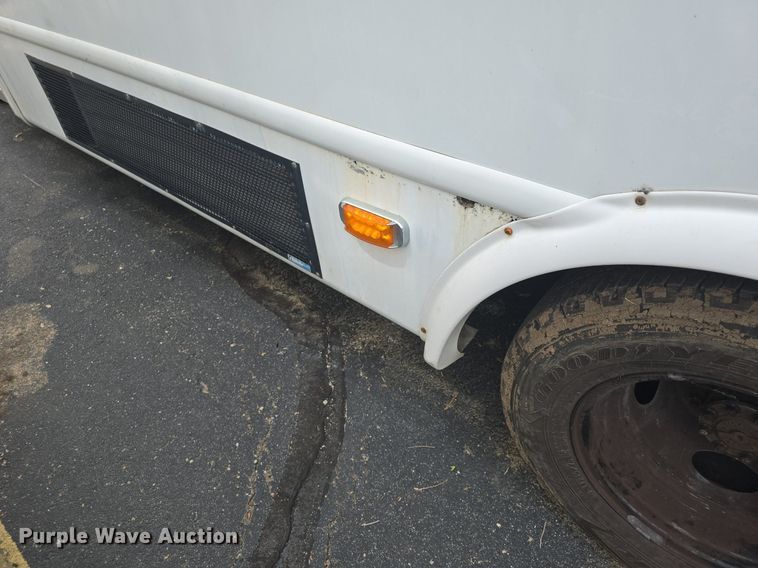 image for item DQ4414 2013 Ford E450 Super Duty  shuttle bus