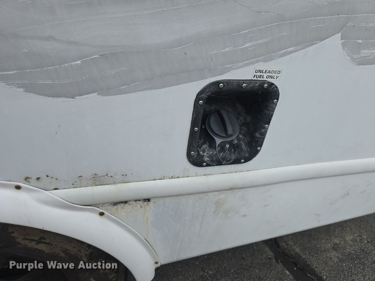 image for item DQ4414 2013 Ford E450 Super Duty  shuttle bus