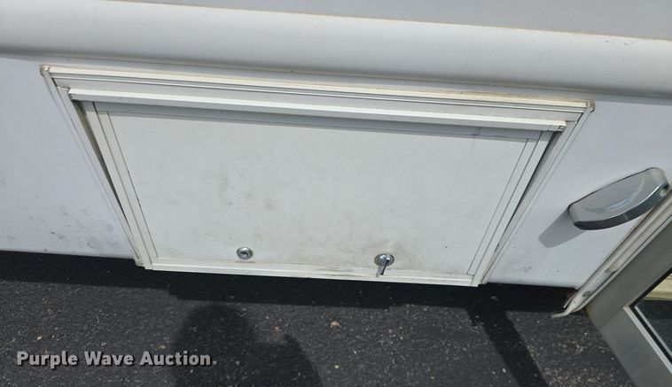 image for item DQ4414 2013 Ford E450 Super Duty  shuttle bus