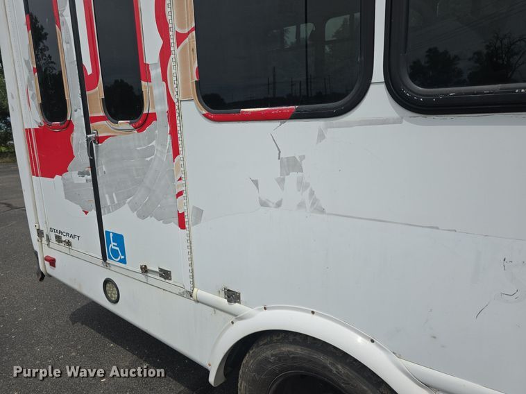 image for item DQ4414 2013 Ford E450 Super Duty  shuttle bus