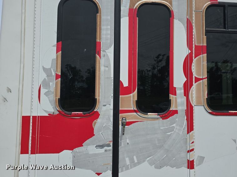 image for item DQ4414 2013 Ford E450 Super Duty  shuttle bus