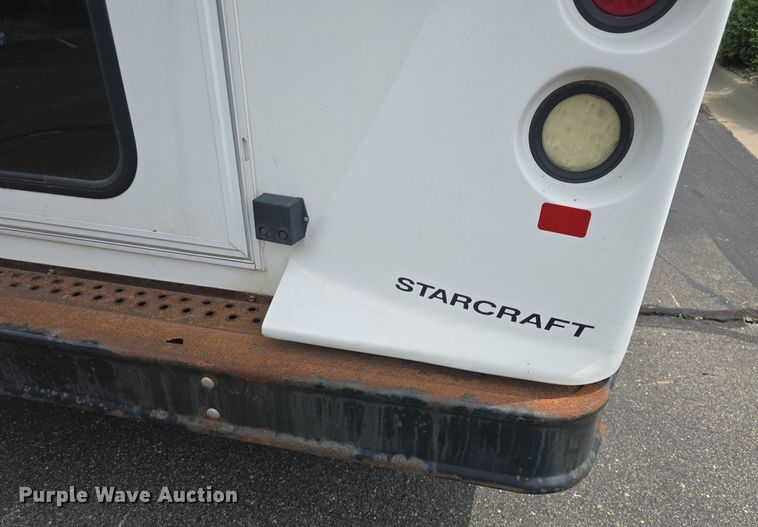 image for item DQ4414 2013 Ford E450 Super Duty  shuttle bus