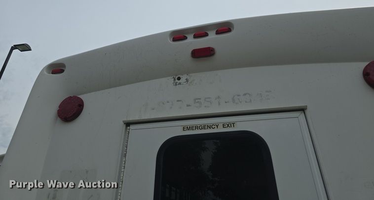 image for item DQ4414 2013 Ford E450 Super Duty  shuttle bus