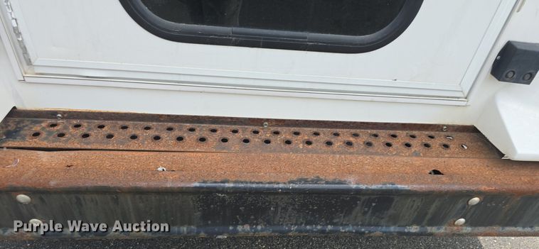 image for item DQ4414 2013 Ford E450 Super Duty  shuttle bus