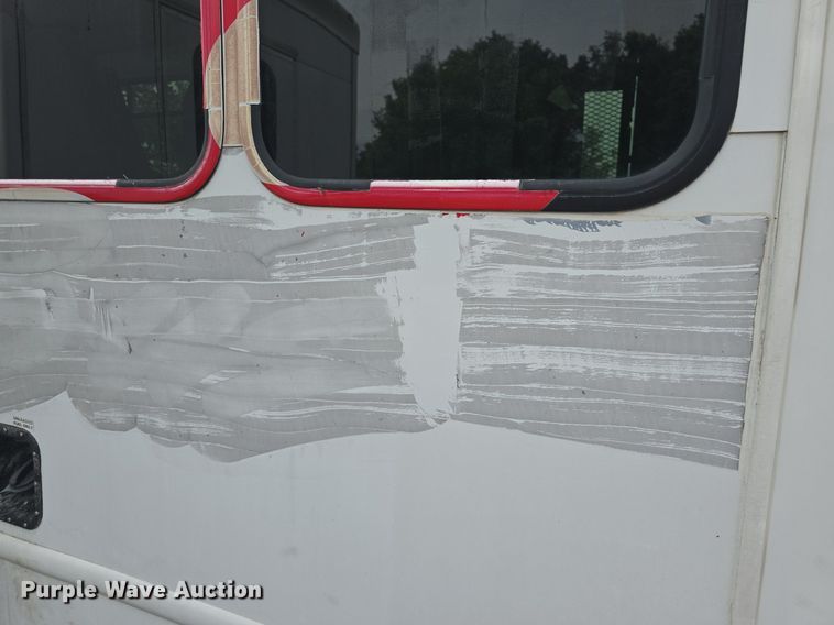 image for item DQ4414 2013 Ford E450 Super Duty  shuttle bus