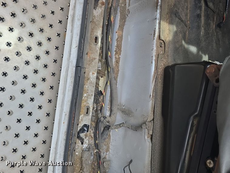 image for item DQ4414 2013 Ford E450 Super Duty  shuttle bus