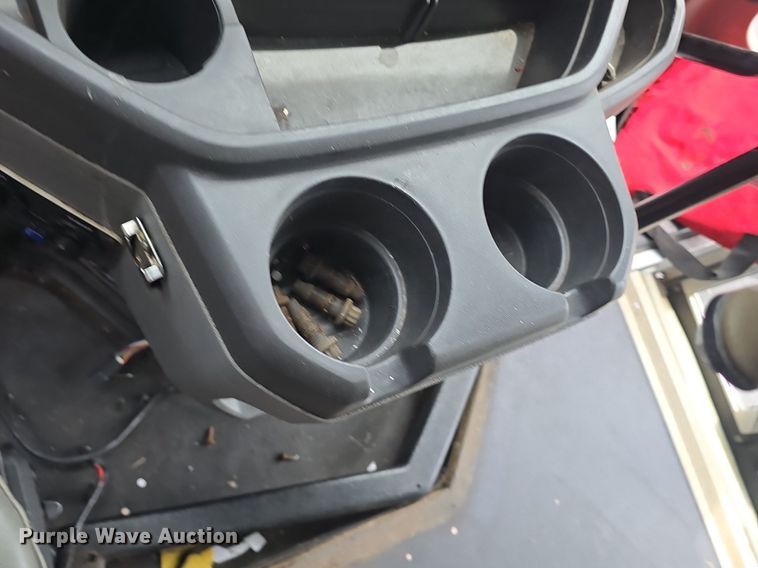 image for item DQ4414 2013 Ford E450 Super Duty  shuttle bus