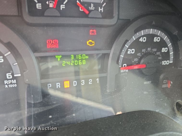 image for item DQ4414 2013 Ford E450 Super Duty  shuttle bus