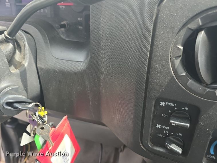 image for item DQ4414 2013 Ford E450 Super Duty  shuttle bus