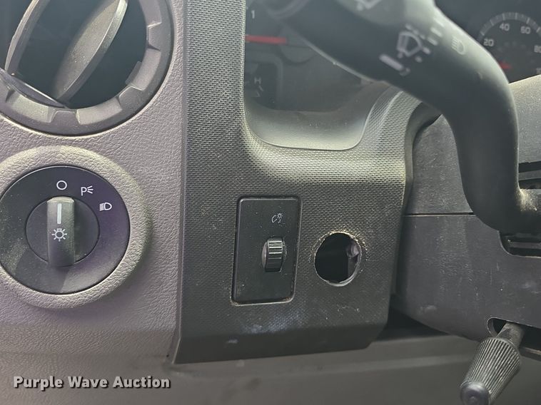 image for item DQ4414 2013 Ford E450 Super Duty  shuttle bus